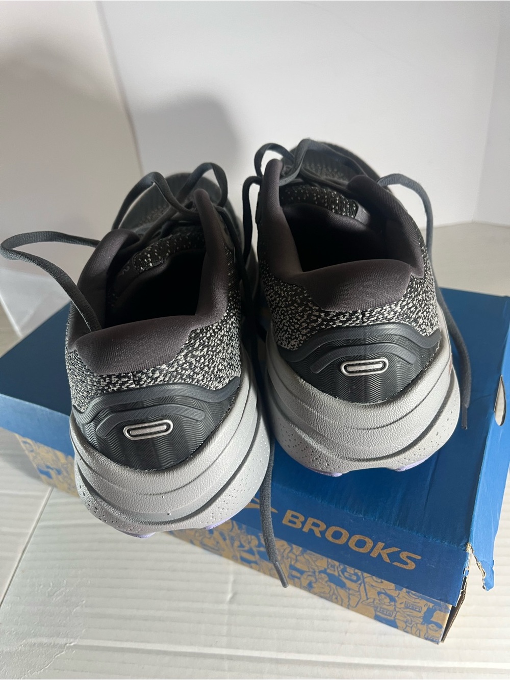 Brooks goes Max 2 woman’s size 10 like new - Picture 3 of 16